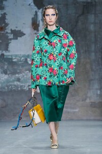 Marni-RTW-SS18-Milan-4407-1506250479.thumb.jpg.94aeae9ac0c3aac4d5c92071da287c1f.jpg