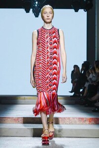 Mary-Katrantzou-RTW-Spring-Summer-2018-London-4330-1505643412.thumb.jpg.2cb7c876519ada2cacd66bbdf74c8109.jpg