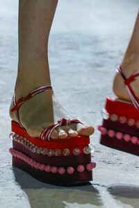 Mary-Katrantzou-RTW-Spring-Summer-2018-London-4335-1505643416.thumb.jpg.5ca3225b1651734fc7072fb4b557f2ae.jpg