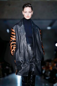 Max-Mara-RTW19-FW19-Milan-0405-1550739686.thumb.jpg.915824607a6d035550f24cfec0f8b6eb.jpg