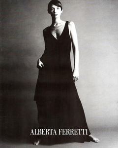 Meisel_Alberta_Ferretti_Spring_Summer_1993_05.thumb.png.29edc51d14923bdb59c54547d4eaf39b.png