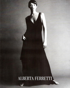 Meisel_Alberta_Ferretti_Spring_Summer_1993_05.thumb.png.4c0dea6276b9fed6f1d844f3a2476ba2.png