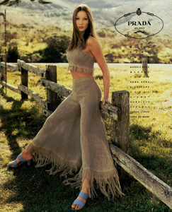 Meisel_Prada_Spring_Summer_1993_06.thumb.png.5ca4e8878019a1a0b1a6bf0e2592f7e4.png