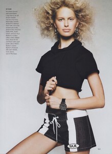 Munro_US_Vogue_March_2004_04.thumb.jpg.0fb5b5a32836b0012bf8c4c6a9c97c51.jpg