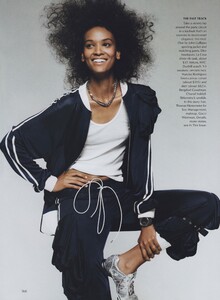 Munro_US_Vogue_March_2004_07.thumb.jpg.5844c0f5523174e9c87b775145c7a8a8.jpg