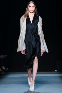 Narciso-Rodriguez-Ready-To-Wear-Fall-Winter-2015-New-York-9351-1455610930.thumb.jpg.18e413d4467a592a3701b0072241feab.jpg