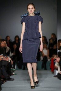 Oscar-de-La-Renta-Ready-To-Wear-Fall-Winter-2016-New-York-7242-1455648343.thumb.jpg.76173bda6f69be7e904bcc0129e48e8f.jpg