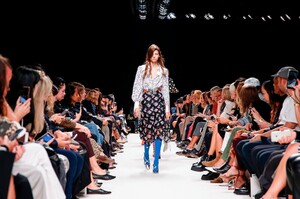 Paco-Rabanne-RTW-SS20-Paris-8979-1569508139.thumb.jpg.53223b80de7f96073bd04f5a084642ce.jpg