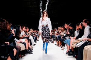 Paco-Rabanne-RTW-SS20-Paris-8986-1569508147.thumb.jpg.f0171c7b2ea053c08f51052b4025d44f.jpg