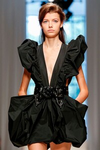 Philosophy-di-Lorenzo-Serafini-RTW-SS20-Milan-0038-1569080124.thumb.jpg.0a9caa2f1235691840a201e51d7c6fb0.jpg