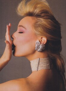 Piel_US_Vogue_October_1986_08.thumb.jpg.57b0ba53c1b9ed257c6a85b6dcc63d8a.jpg