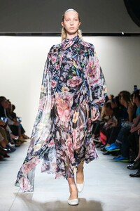 Prabal-Gurung-RTW-SS18-New-York-3663-1505072508.thumb.jpg.f08ff8fe5e701af228c54e997aba26ca.jpg