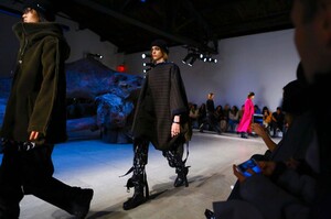 Public-School-Ready-To-Wear-Fall-Winter-2016-New-York-9795-1455471226.thumb.jpg.a2724e5e4d01bbe682be96993fef853b.jpg