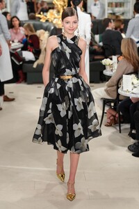 Ralph-Lauren-RTW-FW19-New-York-111046-1549537901.thumb.jpg.81302d79b5ad92b134746c85270468a7.jpg