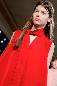 Rochas-RTW-SS20-Paris-9734-1569432952.thumb.jpg.b08b12b29ecc0d52c3b1c8d0e50ac166.jpg