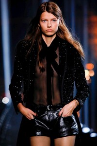 Saint-Laurent-RTW-SS20-Paris-2840-1569358494.thumb.jpg.67ac45eb027d758eeca81a41d7f29fb0.jpg