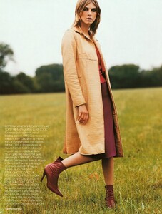 Schenk_UK_Vogue_October_2000_05.thumb.jpg.5c18bd7b7bdf708edc3f64e9d8d15de5.jpg