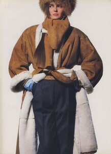 Shearling_Penn_US_Vogue_October_1986_03.thumb.jpg.138917379f6145d2eda2b356f9654e2d.jpg