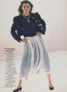 Sheer_Elgort_US_Vogue_December_1988_04.thumb.jpg.f972b131fa38c011414aa6e6d9fd66c0.jpg