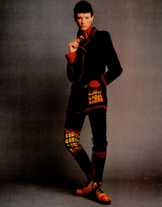 Shock_Mix_Meisel_Vogue_Italia_September_1992_05.thumb.png.3007e41e24b9037595e74370fc1987bc.png