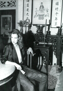 Singapore_Barbieri_Vogue_Italia_December_1982_11.thumb.png.6f73bf2351fd1624a71080ccdfb03195.png