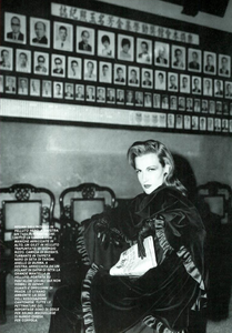 Singapore_Barbieri_Vogue_Italia_December_1982_16.thumb.png.ac770d19beeb66dc4353a70c28f94d66.png