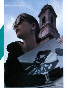 Spalle_Bailey_Vogue_Italia_September_1984_02_06.thumb.png.93db889db26eb97ace2acd5388b62f31.png