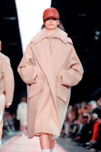 Sportmax-RTW-FW19-Milan-3099-1550836883.thumb.jpg.2dab07ed4b0c383cb2d9edb6865daca9.jpg