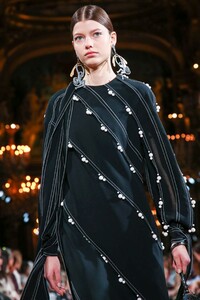 Stella-McCartney-RTW-FW20-Paris-0810-1583145414.thumb.jpg.ed9922118acbbdcc952719cafde53d1d.jpg