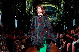 Stella-McCartney-RTW-SS20-Paris-2365-1569840250.thumb.jpg.bcb3afdda466404c917809436d67d4c6.jpg
