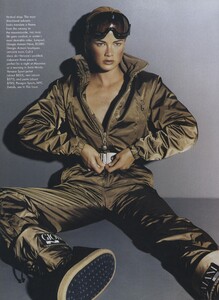 Thompson_US_Vogue_October_1998_05.thumb.jpg.e0d922313bf6cf0e76c5cf726573a563.jpg