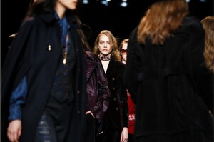 Trussardi-Ready-To-Wear-Fall-Winter-2016-Milan-8321-1456680736.thumb.jpg.7141beab02634106c534440d9b23d072.jpg