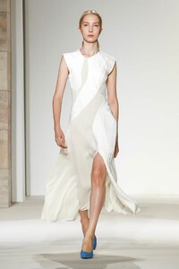 Victoria-Beckham-RTW-SS18-New-York-7502-1505060547.thumb.jpg.6006177c60986499a7958934e8bac461.jpg