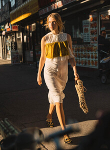 Walk-This-Way-by-Sebastian-Kim-for-Elle-US-February-2020-11.thumb.jpg.8535a0d2e094ea7d30b526bccf0292b1.jpg