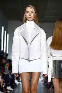 Yang-Li-RTW-SS17-Paris-8343-1475067118.jpg