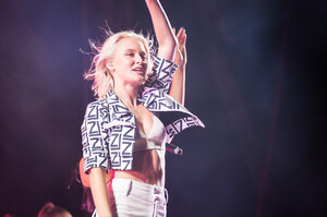 Zara_Larsson_-_Ilosaarirock_2018_-_19.jpg