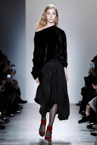 Zero-Maria-Cornejo-RTW-FW17-New-York-4043-1487008432.thumb.jpg.dfd836c86de5e357e10a6d063d7d7712.jpg