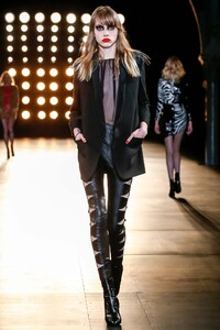 _41-saint-laurent.thumb.jpg.f0719b449e50f71a3ad6eecb86998ac8.jpg