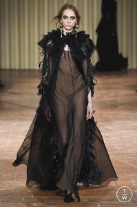 alberta-ferretti-waw1718-102-67195c.thumb.jpg.98ae392278144c42f3a4ab845ddd887f.jpg