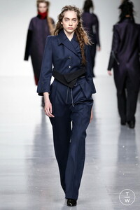 antonio-berardi-aw17-0012-31ac92.thumb.jpg.185eb14282d0cf3ab8e9b5bf070c2bf3.jpg