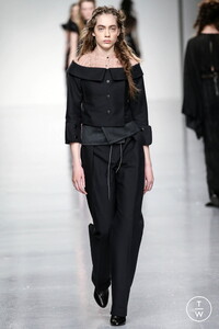 antonio-berardi-aw17-0037-8a077d.thumb.jpg.24aca2f923909a069ecb897cfcf93906.jpg