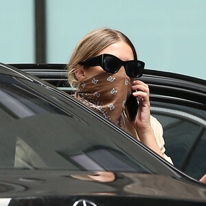 ashley-olsen-leaving-the-row-office-in-new-york-08-06-2020-0.jpg