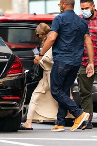 ashley-olsen-leaving-the-row-office-in-new-york-08-06-2020-2.jpg