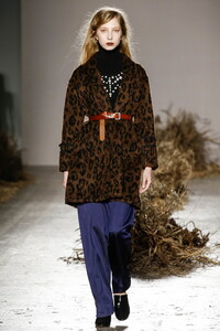 au-jour-le-jour-aw17-0004-e0ca9e.thumb.jpg.7a119109796859644df906cab42c269c.jpg
