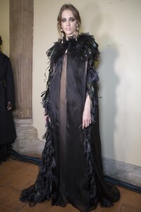 backstage-defile-alberta-ferretti-automne-hiver-2017-2018-milan-coulisses-237.thumb.jpg.e950066e02e018299e0ccd83847f2c59.jpg