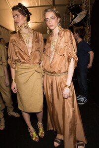 backstage-defile-alberta-ferretti-printemps-ete-2016-milan-coulisses-101.thumb.jpg.bf327a2cacce0468e766a179bf7ac070.jpg