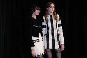 backstage-defile-alexander-wang-automne-hiver-2016-2017-new-york-coulisses-47.thumb.jpg.198d94d49d3e61ec2c318e05bf478218.jpg