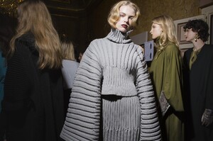 backstage-defile-anteprima-automne-hiver-2018-2019-milan-coulisses-156.thumb.jpg.8d07b2207140a970217693dfa7fbf09b.jpg