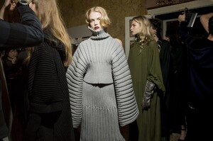 backstage-defile-anteprima-automne-hiver-2018-2019-milan-coulisses-188.thumb.jpg.e42083350f746733ec9c753888bdb3d1.jpg