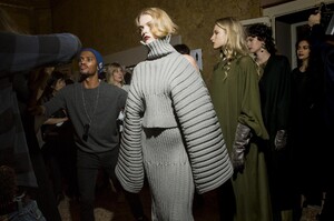 backstage-defile-anteprima-automne-hiver-2018-2019-milan-coulisses-189.thumb.jpg.63165d4a8bc5aa8192b72108f20bfc61.jpg